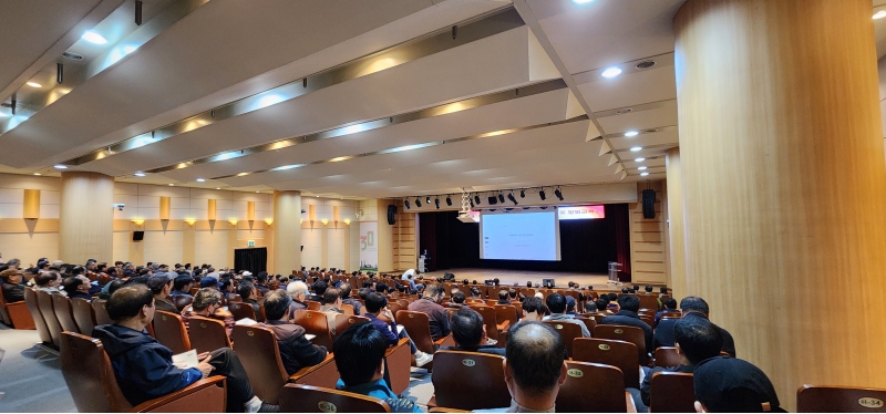 연수구는 지난 23일 구청 연수아트홀에서 의무 관리대상 공동주택 시설물 안전관리책임자 경비 책임자 등 290여 명을 대상으로 2025년 공동주택 소방‧방범 교육을 진행했다